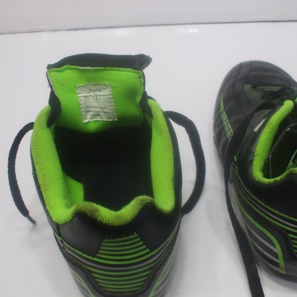 Kids Black Leather Soccer Shoes size 5 - Picture 2 of 5